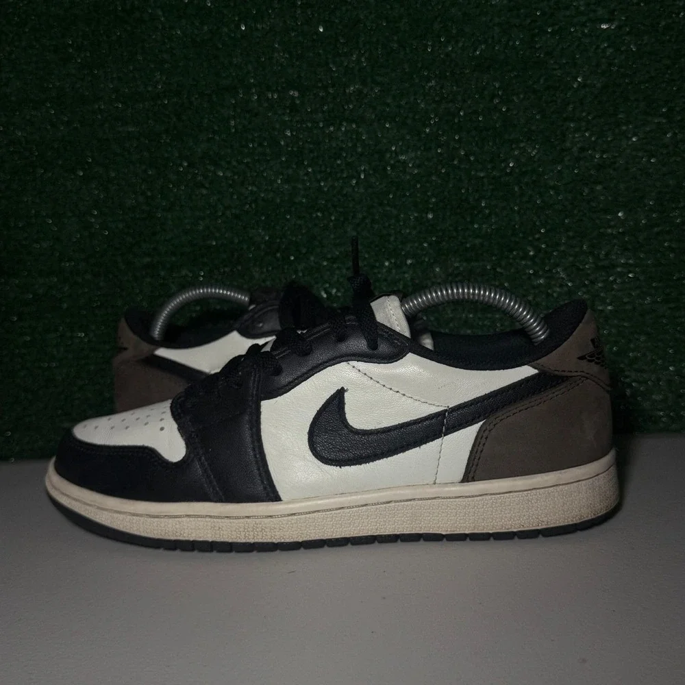 Jordan 1 Retro Low OG Mocha CZ0790-102 White Black Brown Sneakers Men's Size 8
